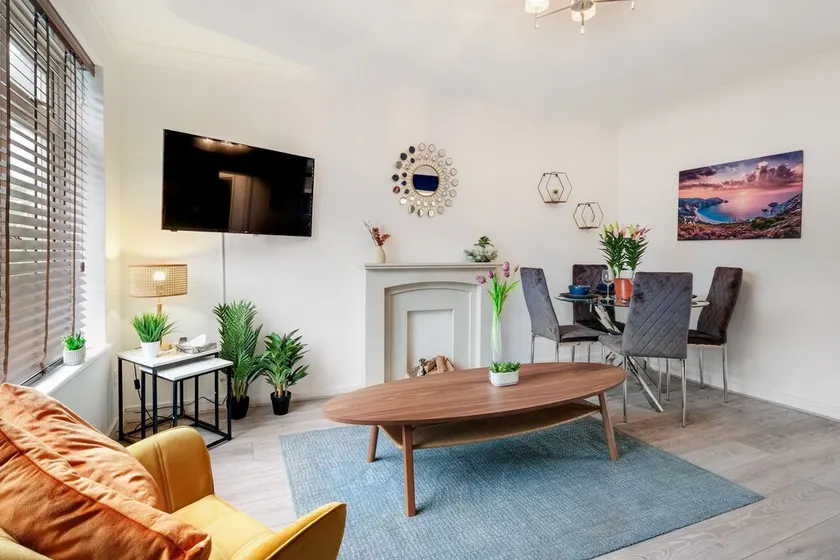 Bourne Court Attractive 1 bedroom Apt by MDPS - Image 1