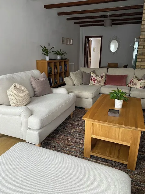 Charming 3BR Victorian Cottage in the historic town of Colnbrook, Berkshire - Image 1