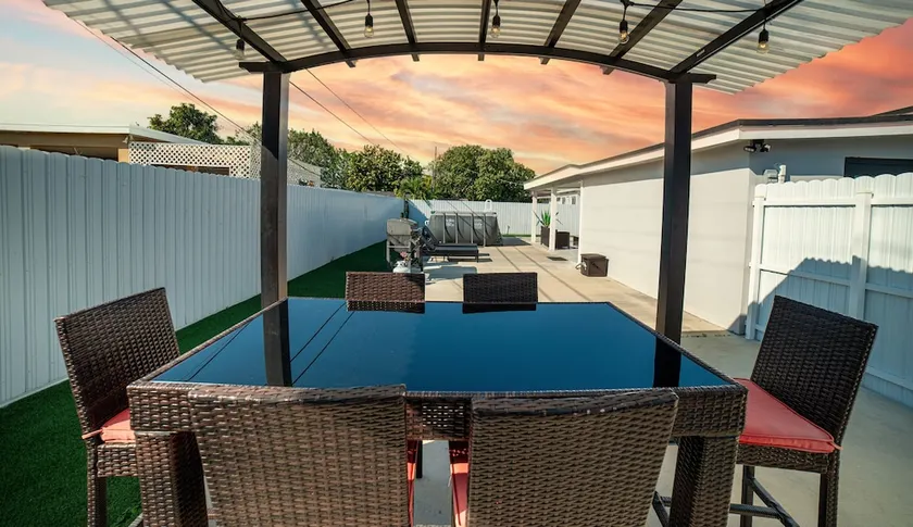 Miami Luxury Retreat / 10 Min to MIA Airport / BBQ - Image 1