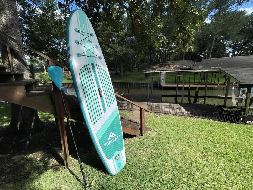 Lakefront Chalet w/ Covered Boat Dock - Sleeps 8 - 1 Hour from Dallas - Image 1