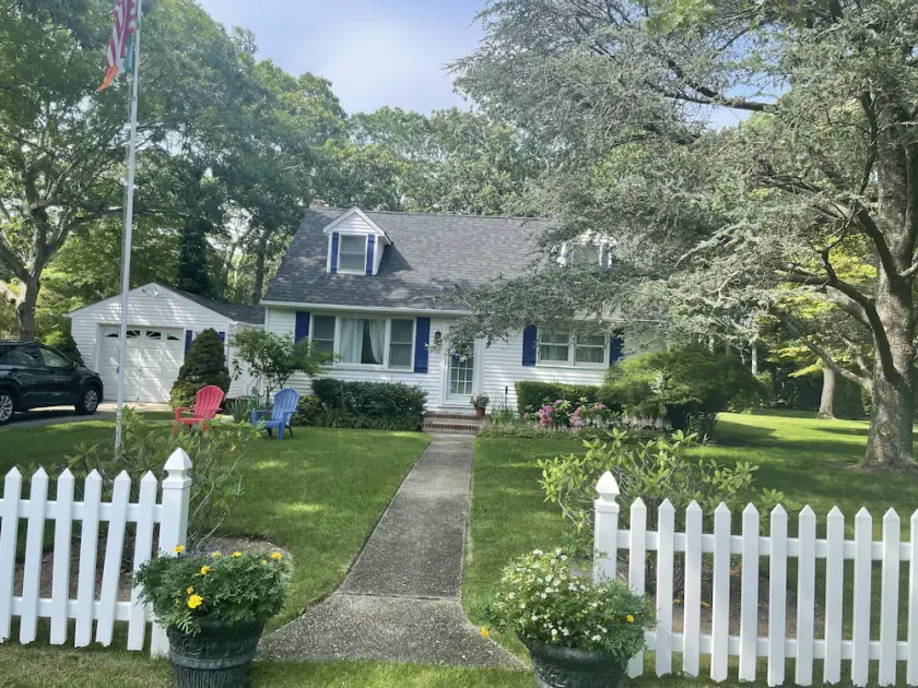 Spacious Hampton Bays Home-near Shinnecock Hills- Perfect for 2026 US Golf Open! - Image 1