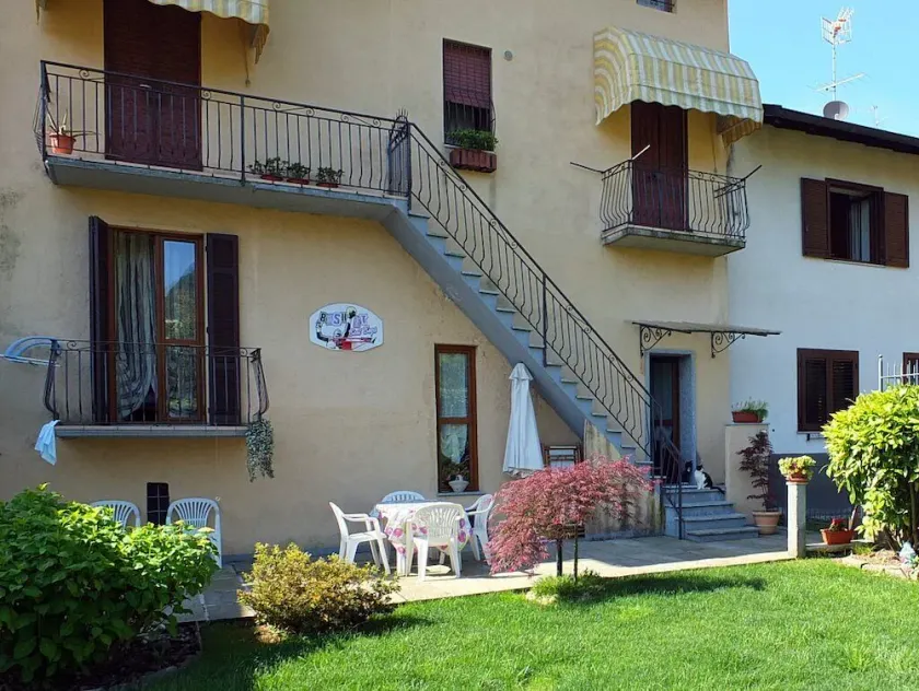 Confortevole appartamento con giardino privato vicino al lago d'Orta e Milano - Image 1