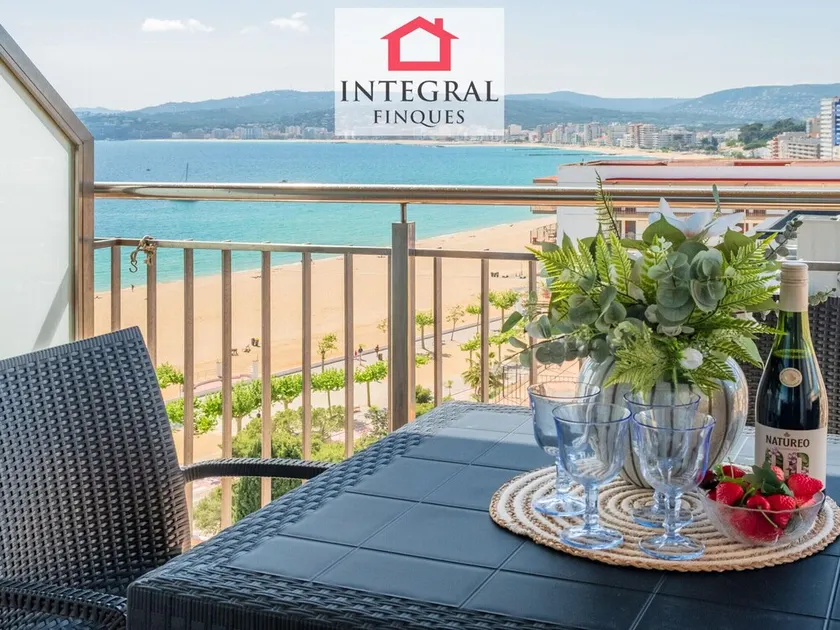Apartamento frente a la playa con balcón y aire acondicionado, Palamós - Image 1