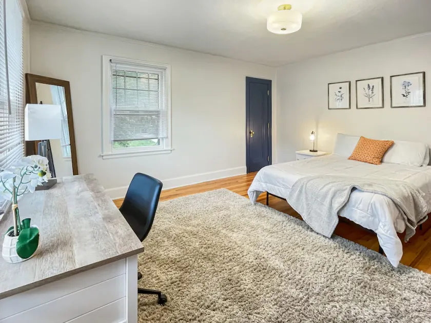 Entire Duplex 4br2ba Sleeps 8 Near Drake Uni - Image 1