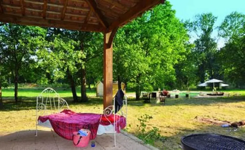 Luogo perfetto per una vacanza con la famiglia o gli amici con fiume privato e una piscina - Image 1