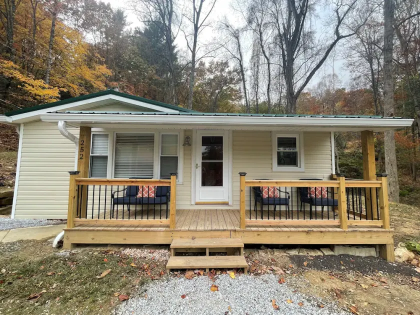 Newly renovated charming & cozy private country getaway - Hendersonville - Image 1