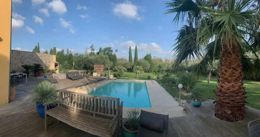 VILLA SIN PISCINA CON PISCINA zona de 15000 metros cuadrados tranquila - Image 1