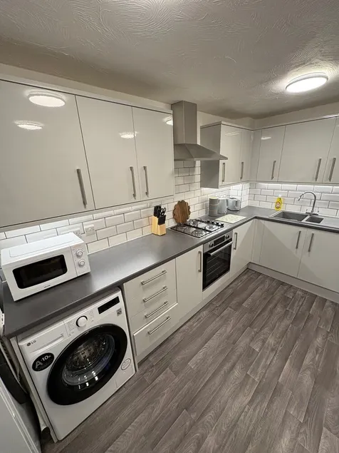 Park House Sleeps 4 With Enclosed Garden - Image 1