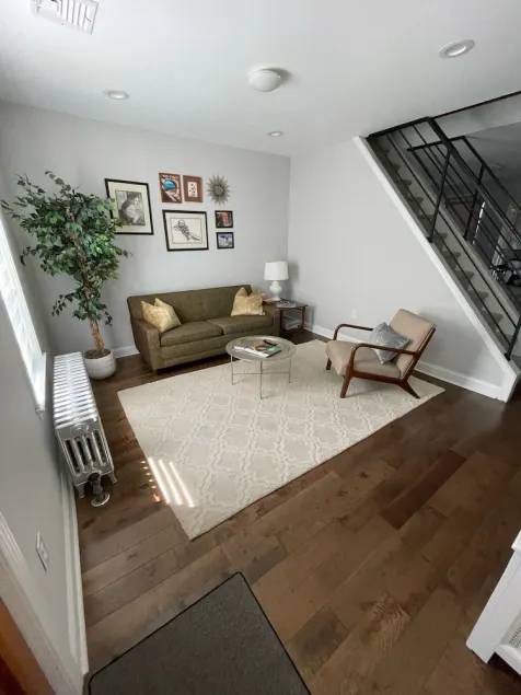 Newly renovated/Fantastic location - Image 1