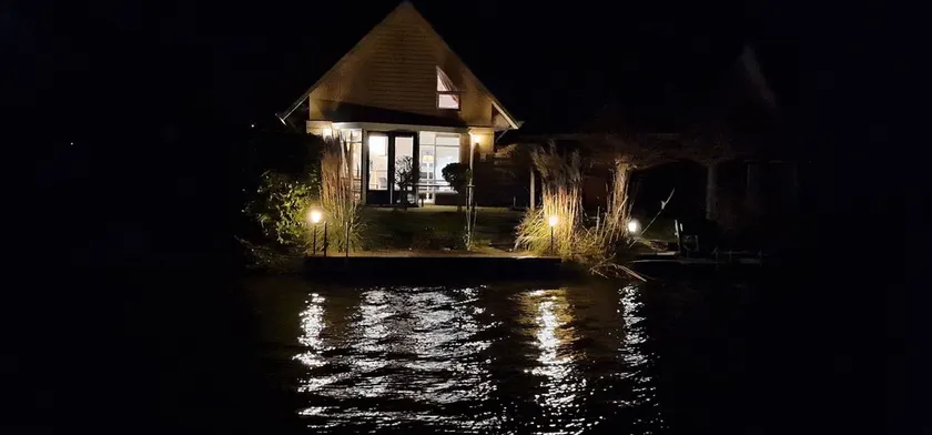 nouveau à louer du 1 -02-2020! Belle maison sur l'eau et quai de bateau - Image 1