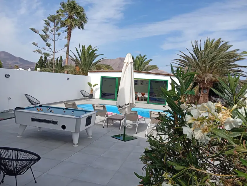 Maison d'été avec barbecue / piscine chauffée / table de billard / parking privé / linge de lit / chaise haute - Image 1