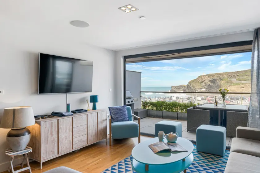 Exceptional four-storey townhouse with stunning sea views - Image 1