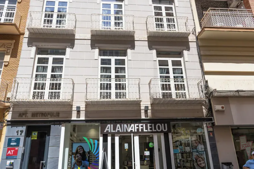 Apartamentos Turísticos Metrópolis - Image 1