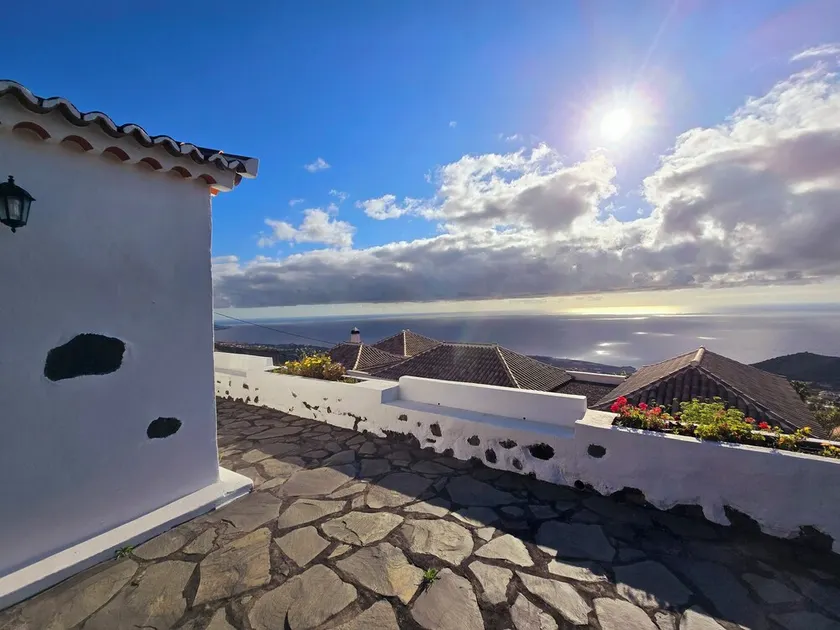Casa en el Este de La Palma, Buena Ubicación, Vistas y Fibra Óptica - Image 1