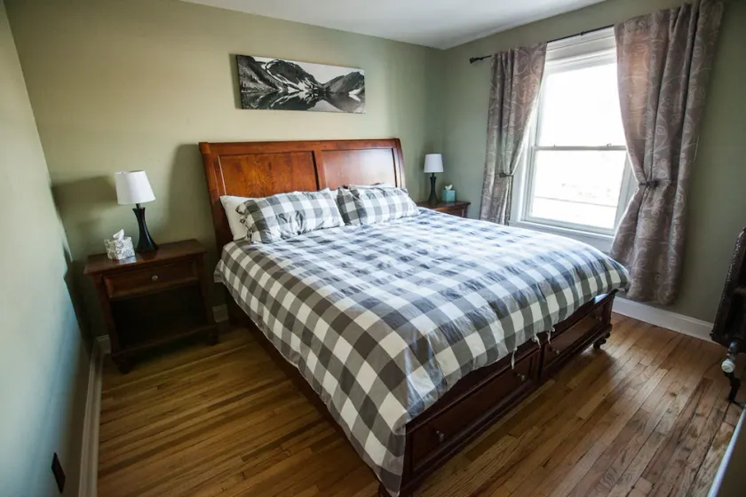 Charming & Historic Babs Condo- On Hip Strip & Walking Distance to Downtown! - Image 1