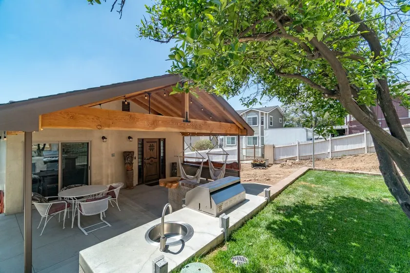Maison neuve | VUE, PUITS DE FEU, BBQ & PUTTING GREEN - Image 1