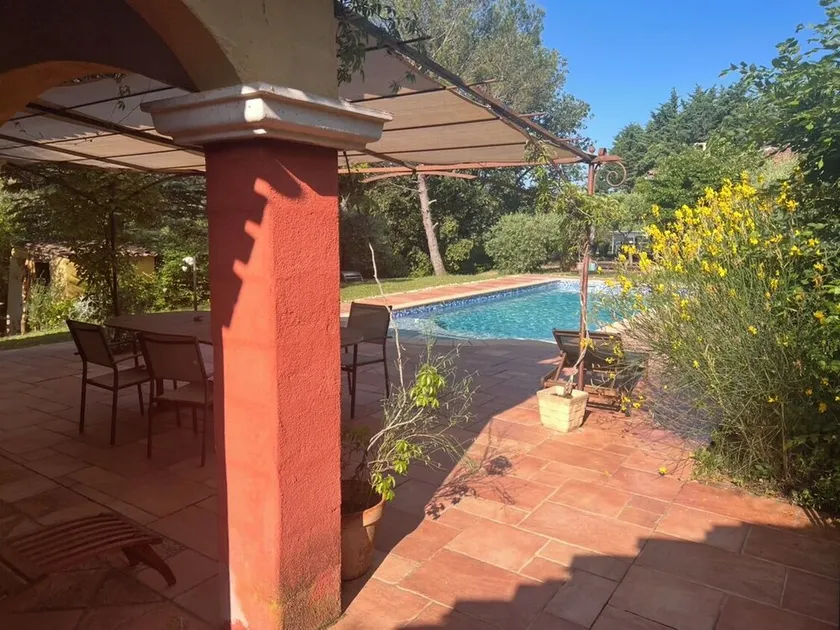 CASA DE MADEIRA COM MUITO SUL - Image 1