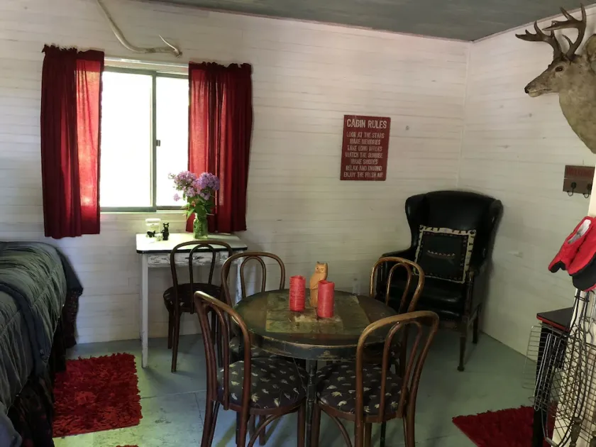 very private,adorable rustic cabin -out house , full shower house off barn - Image 1