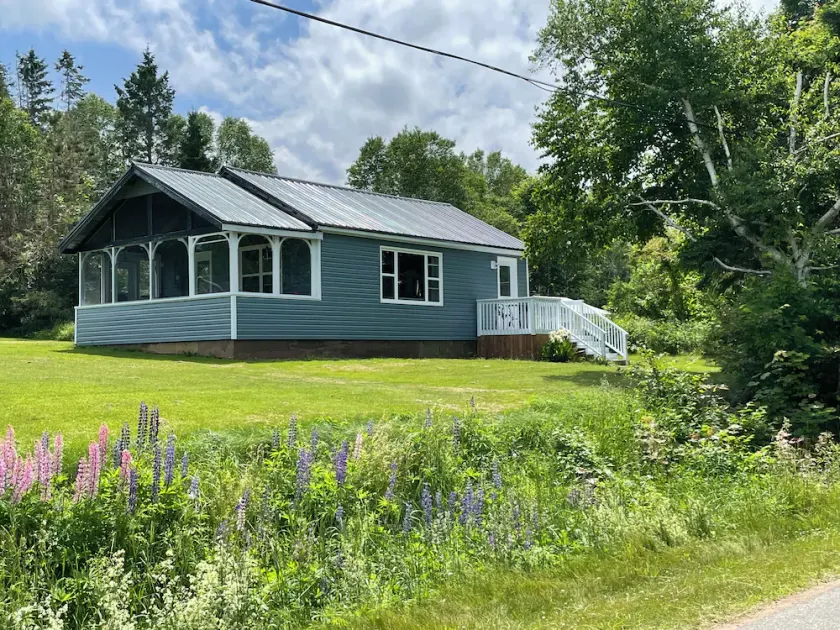 Quaint 2 bedroom water view cottage.  Near great golfing, beaches and breweries. - Image 1