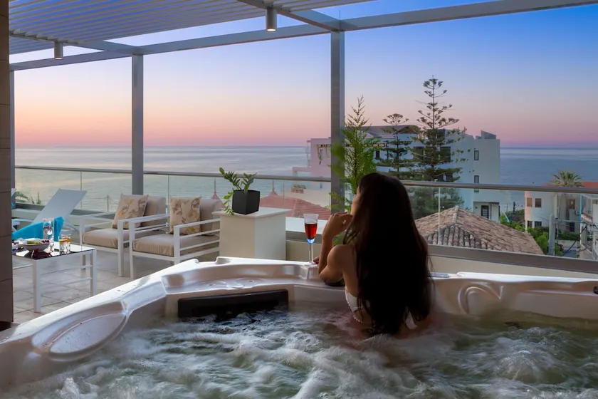 Evelyn's House: outdoor heated Jacuzzi, Views, cozy Fireplace & 500Mbps WiFi - Image 1