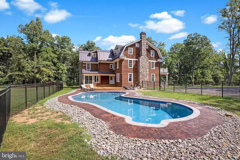 6 Bedroom Farmhouse Owned by Bear Chase - Image 1
