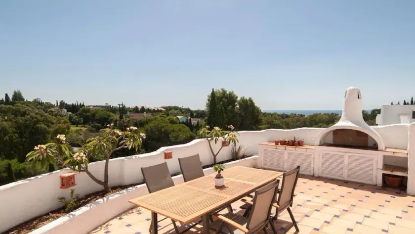 Stunning property on The Golden Mile, 3 min from Puente Romano and the sea. - Image 1