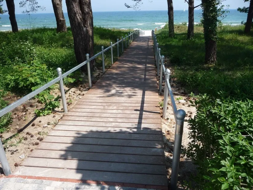 Apartamento vacacional \"Strandhaus Seeblick Binz 11\" con vistas al mar, jardín privado y Wi-Fi - Image 1