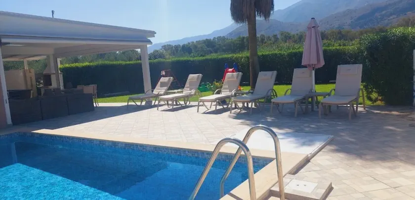 Villa Uranos a pochi passi dalla spiaggia e dal centro di Georgioupolis - Image 1