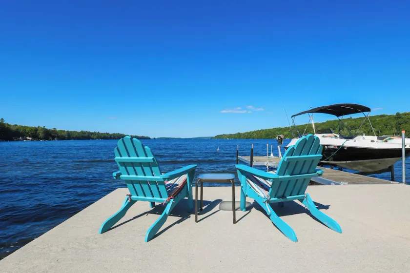 Cozy Lakefront Cottage - Image 1