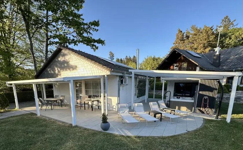 Cozy cottage with much comfort - Image 1