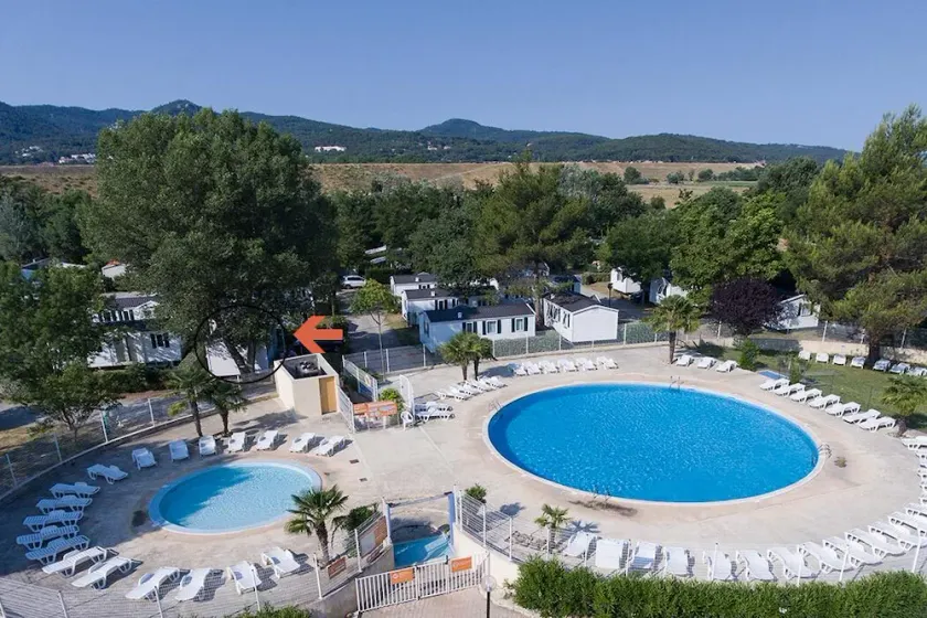 Comfortable 3 bedroom mobile home with air conditioning in Provence - Swimming pool and private lake - Image 1