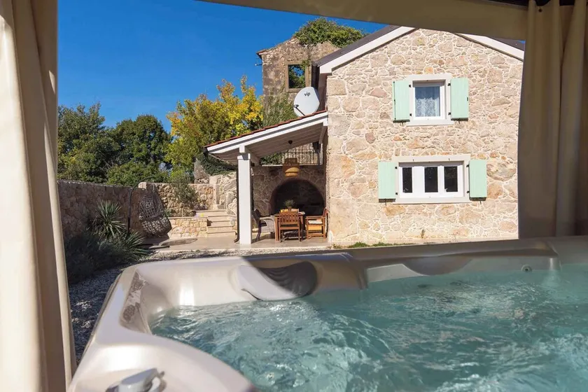 Holiday home with terrace and barbecue - Image 1