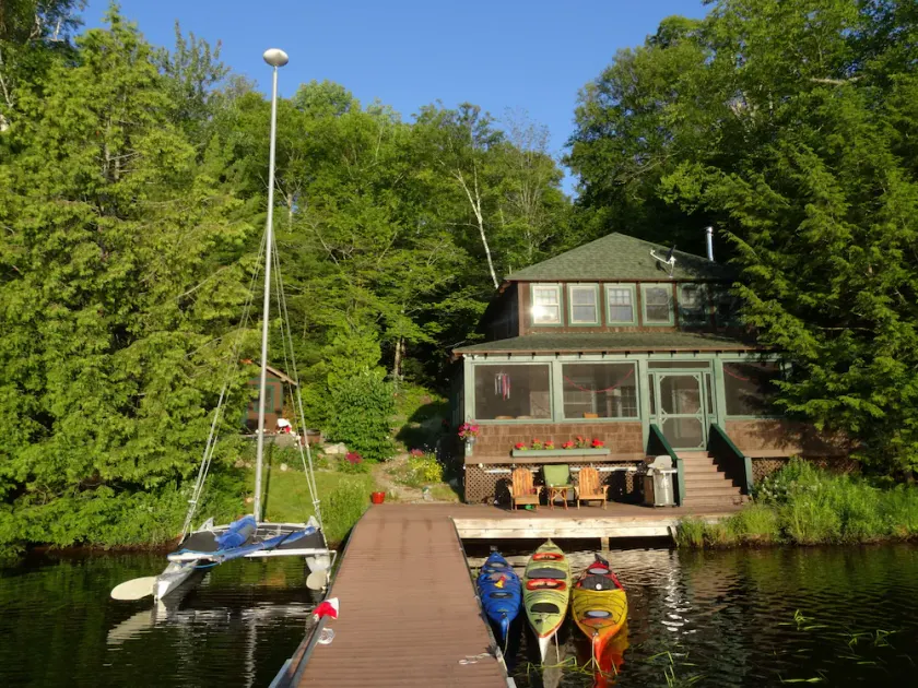 Charmerende Sommerhus beliggende ved kanten af ​​Upper Saranac Lake - Image 1