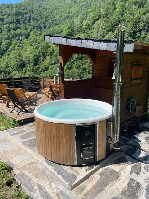 Piccola casa su 5 ettari di proprietà, piscina, sauna, palestra, cavalli, asino - Image 1