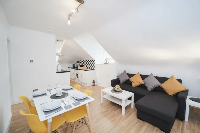 Flat 5 - 61 Old Dover Road - Image 1