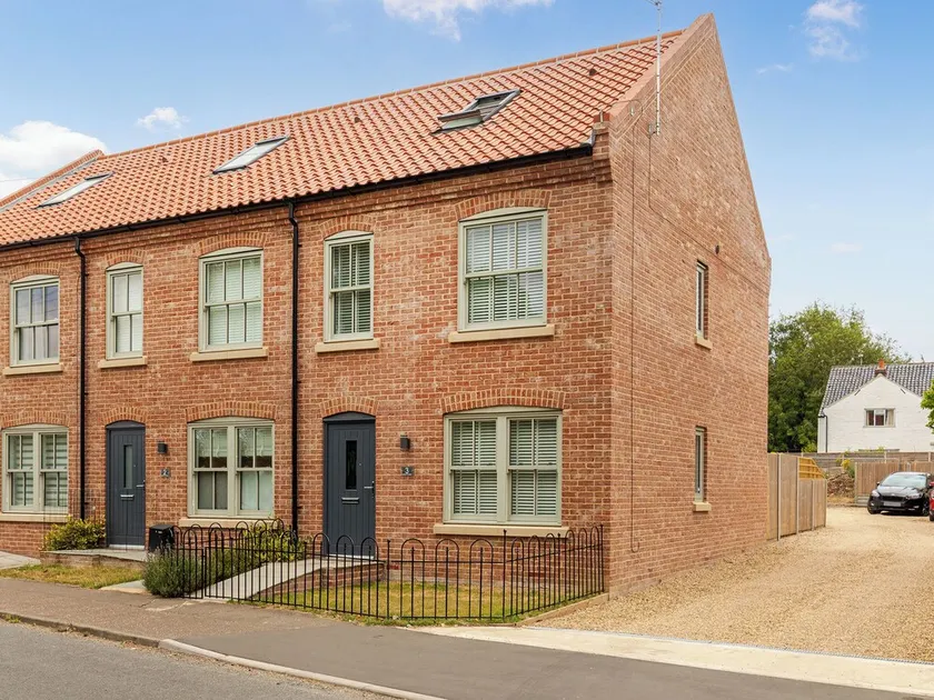 Norfolk Broads Cottage - Image 1