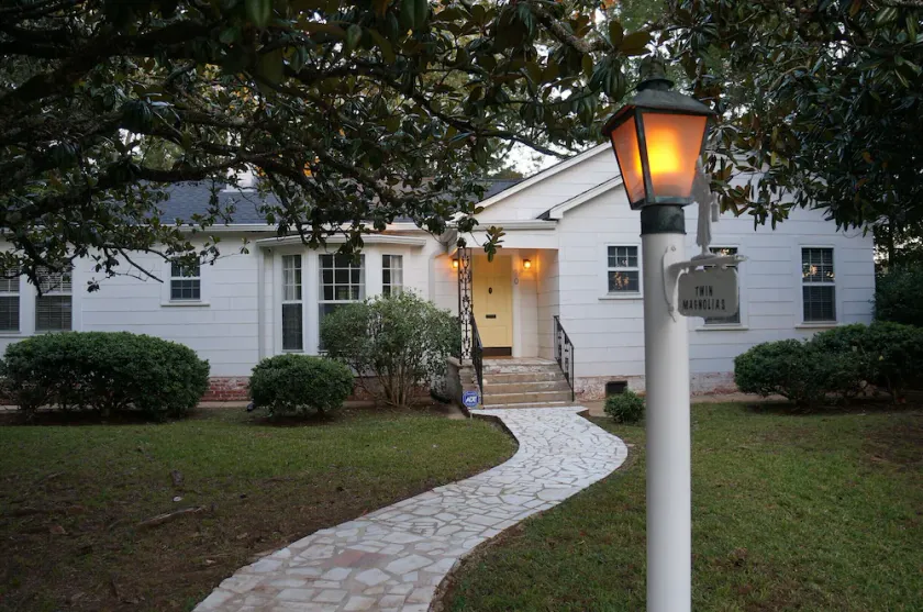 Twin Magnolias - Fully Remodeled early 20th Century home in downtown Sylacauga! - Image 1