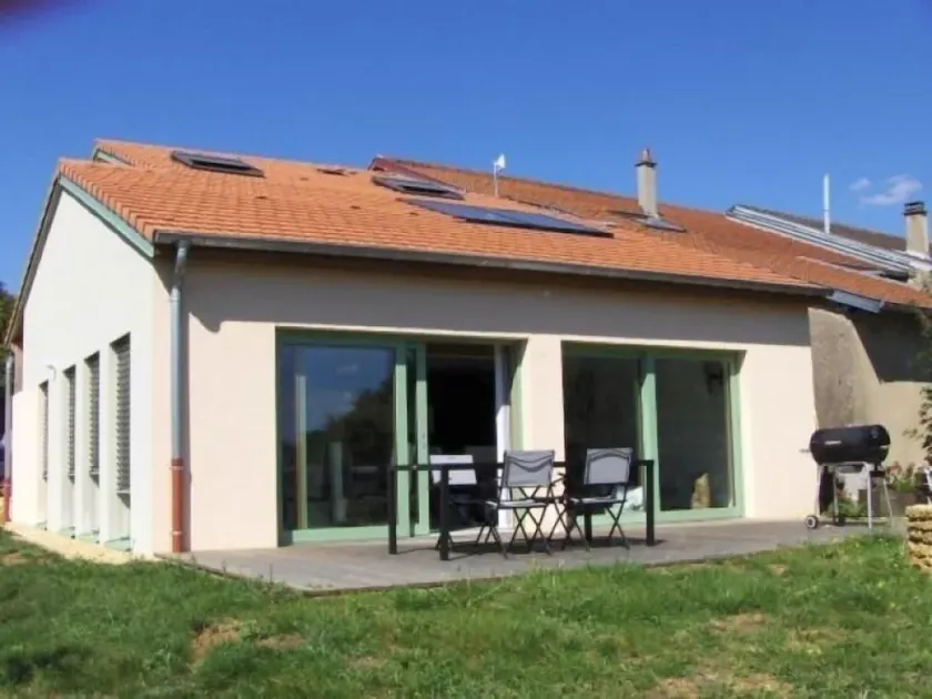Charming Eco-Friendly Retreat: Modern 3BR Home with Terrace and Large Orchard Near Parks and Activities - Image 1