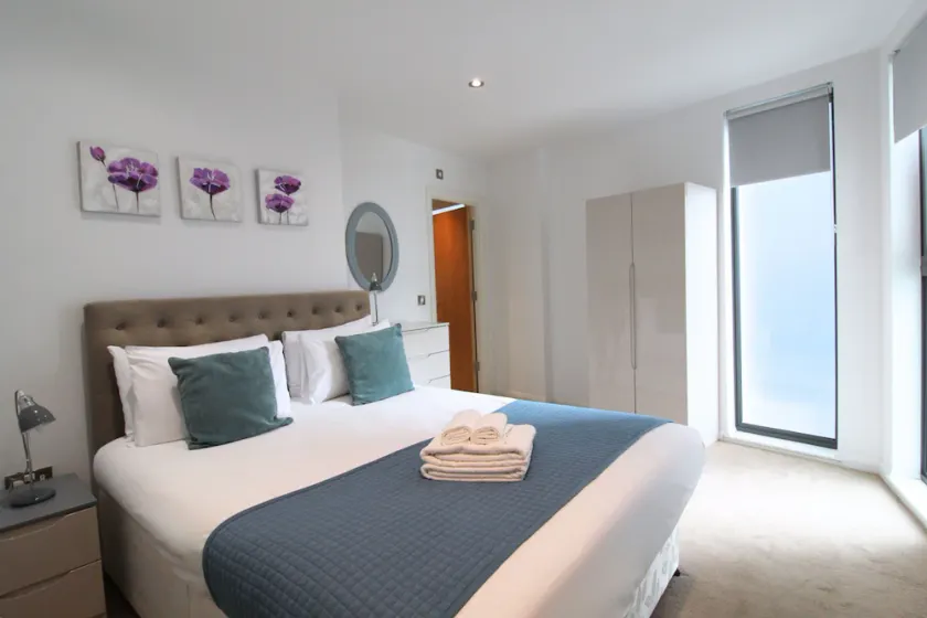 Tooley Street Apartments by Viridian Apartments - Image 1