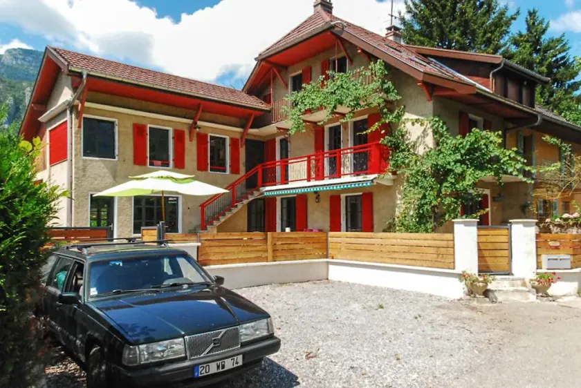 Magnifique maison savoyarde au bord du lac d'Annecy à 2 minutes de la plage - Image 1