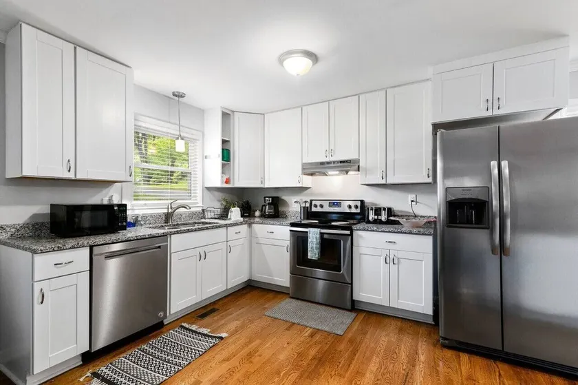 Modern Charm and Garden View - Image 1