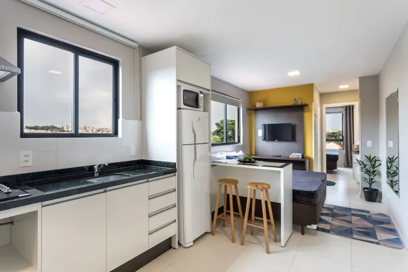 Flat completo com garagem, 2 camas de casal, perto do Centro e Jd Bot, PUC - Image 1