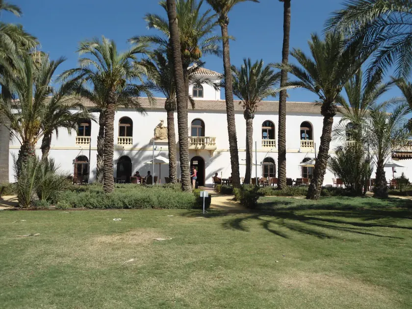 Fantastic ground front line apartment with garden and pool . - Image 1