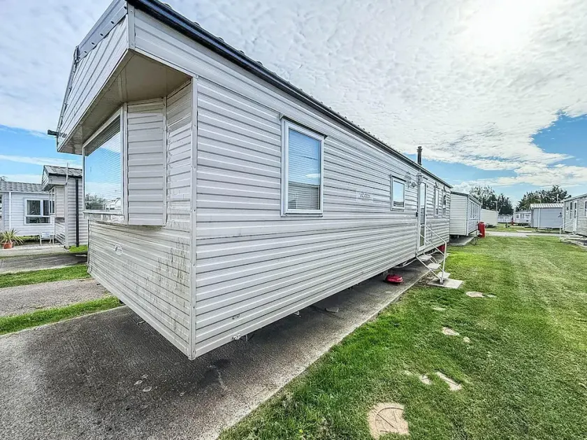 6 Berth Caravan At Steeple Bay Holiday Park In Essex Ref 36092F - Image 1