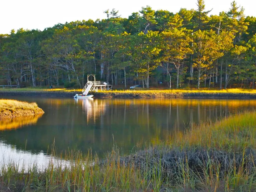 600' of Waterfront Chauncey Creek House, fenced yard, office, walk to the beach - Image 1