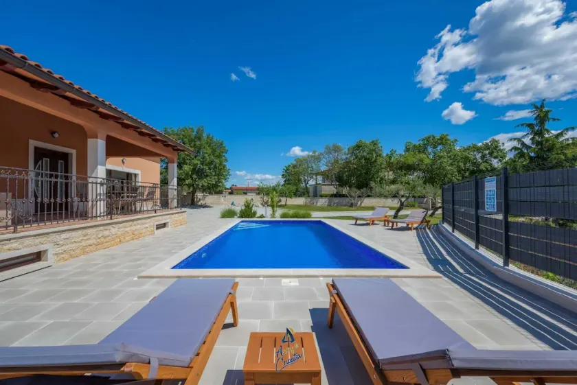 Villa con piscina e benessere, privacy garantita - Image 1