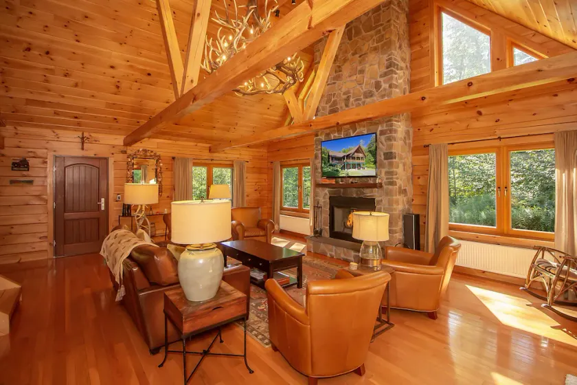Beautiful log home close to Mt. Snow with hot tub and sauna. - Image 1