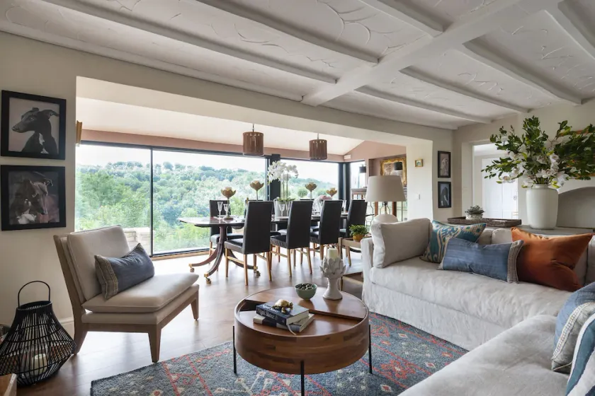 Beautiful hill side house with stunning valley view in the centre of Cotswolds - Image 1