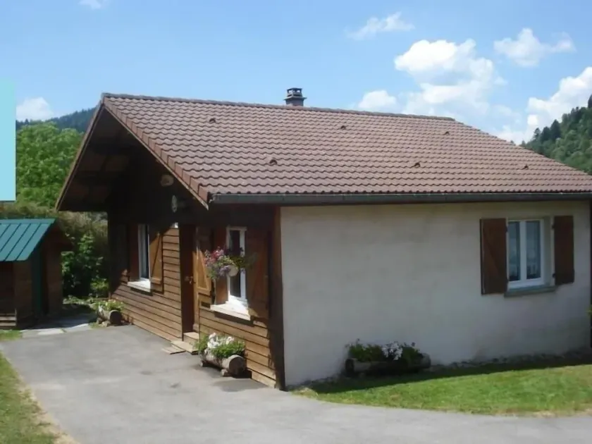 Cozy Chalet with Fireplace & Terrace near La Bresse-Hohneck Ski Resort - Image 1