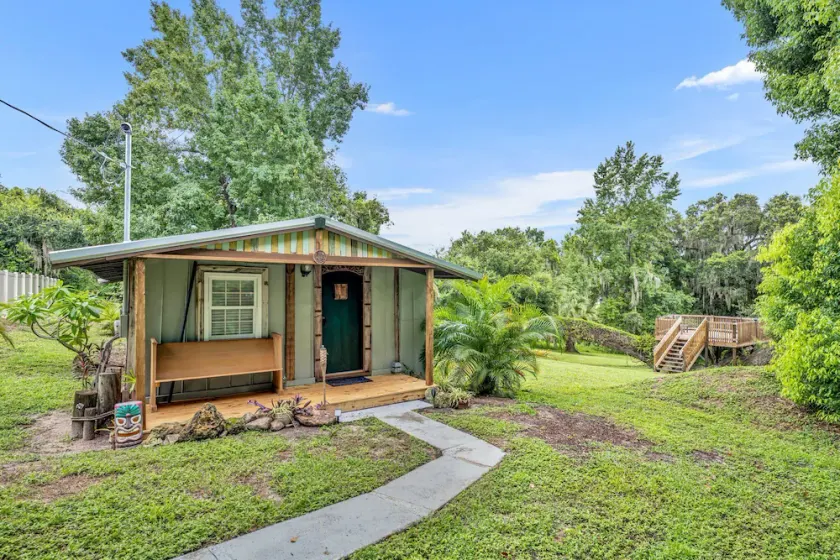 Unique \"Tiki Hut\" vibe in Downtown Mt Dora!!!! - Image 1